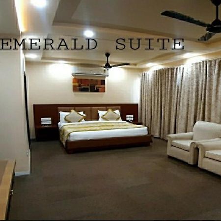 The Emerald Club ,Rajkot Exterior photo