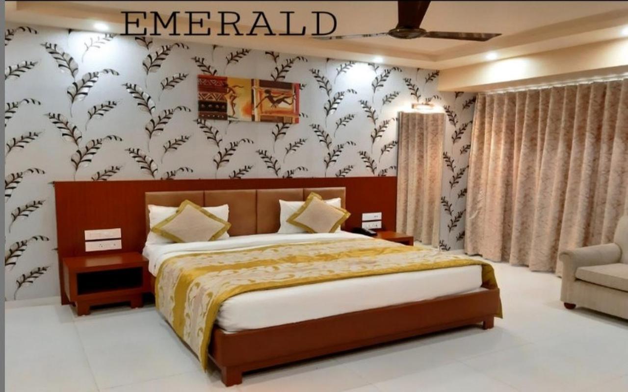 The Emerald Club ,Rajkot Exterior photo