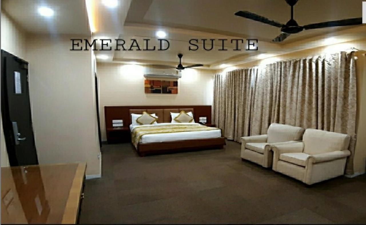 The Emerald Club ,Rajkot Exterior photo