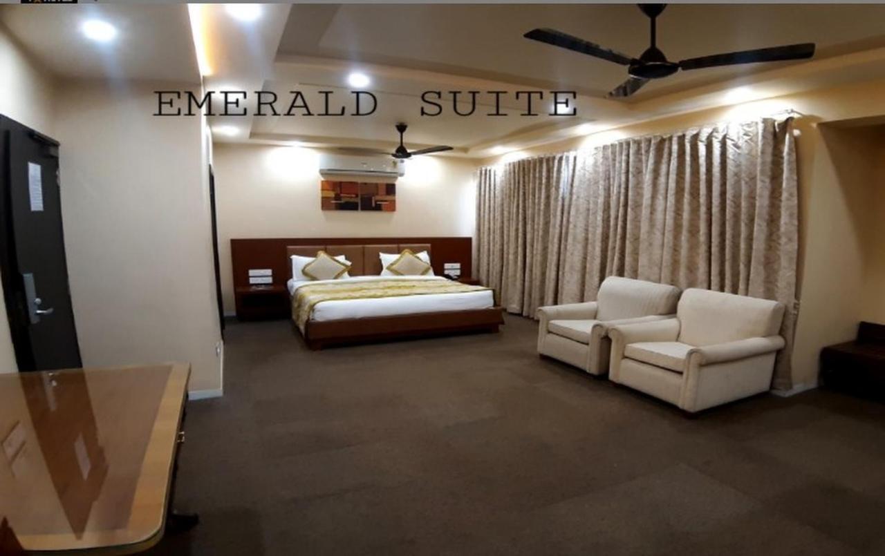 The Emerald Club ,Rajkot Exterior photo